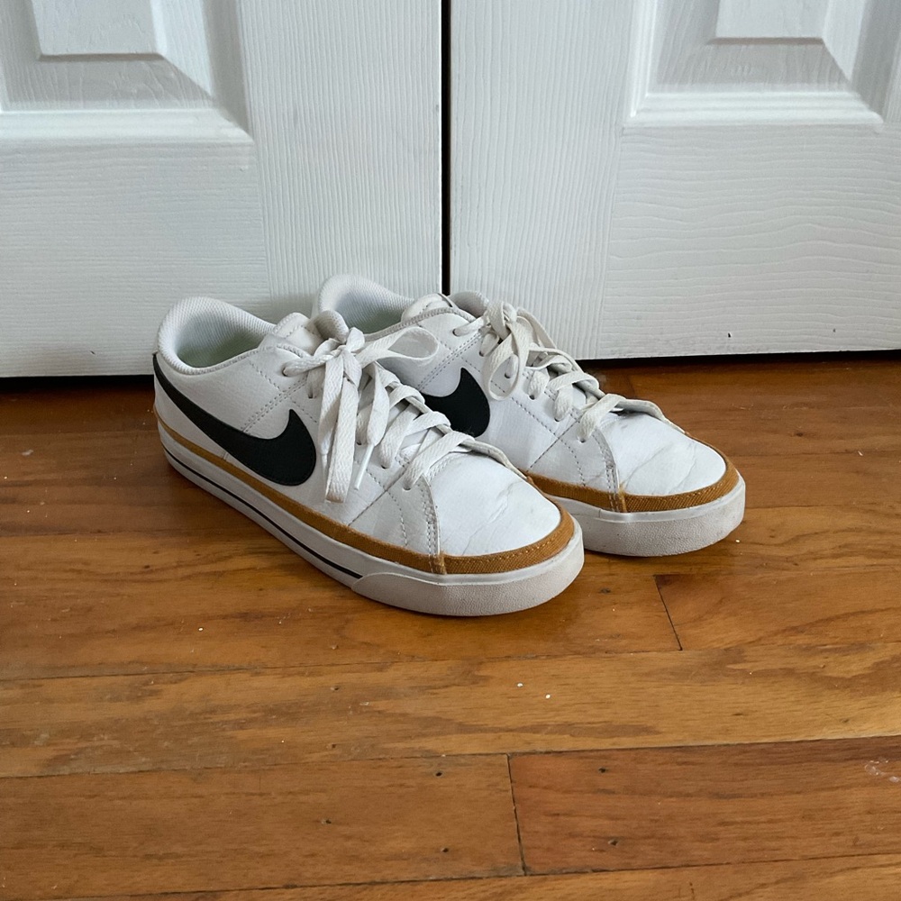 Nike White and Black Sneakers